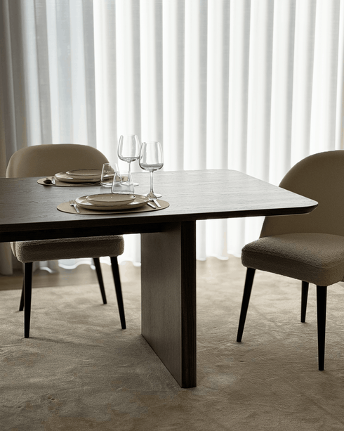 DALLAS DINING TABLE