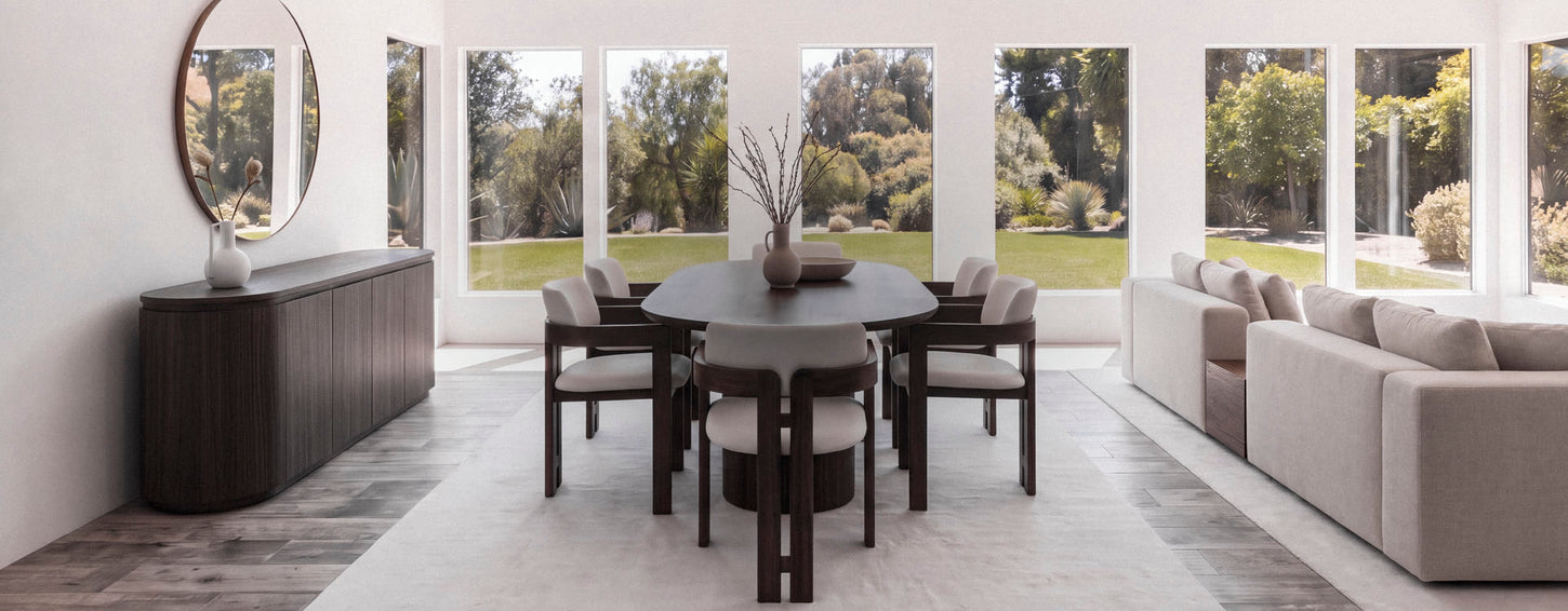 Sala de jantar e estar com mesa oval, aparador e sofá — Combine Home